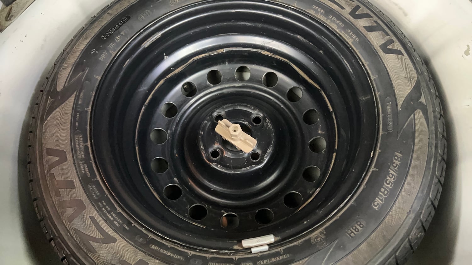 Used 2019 Hyundai Elite i20 Asta 1.2 (O) Petrol Manual tyres SPARE TYRE VIEW