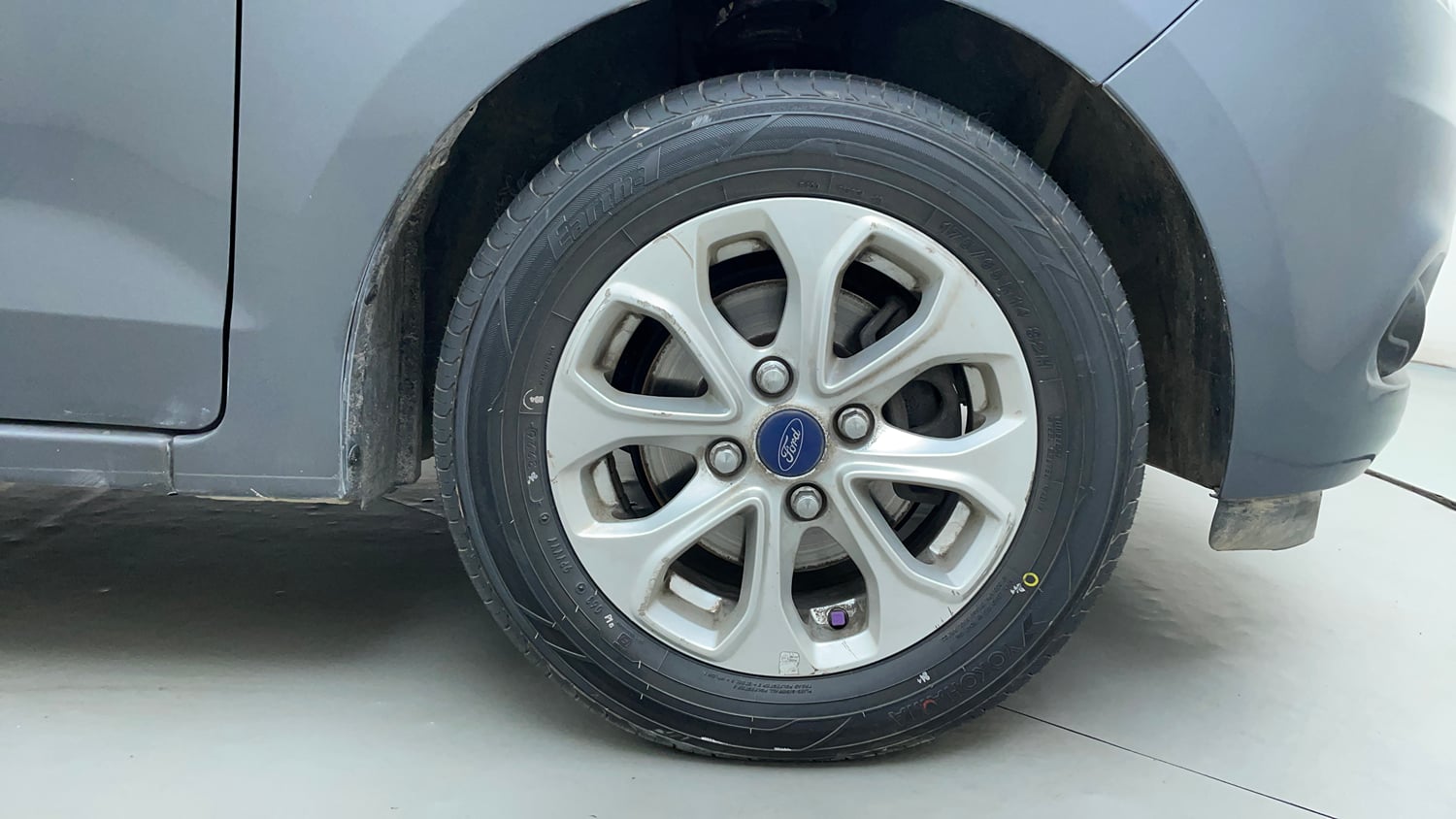 Used 2017 Ford Figo Aspire Titanium 1.2 Ti-VCT Petrol Manual tyres RIGHT FRONT TYRE RIM VIEW