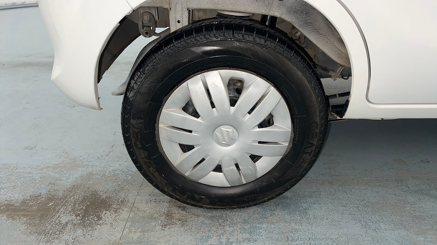 Used 2016 Maruti Suzuki Alto 800 Lxi Petrol Manual tyres RIGHT REAR TYRE RIM VIEW