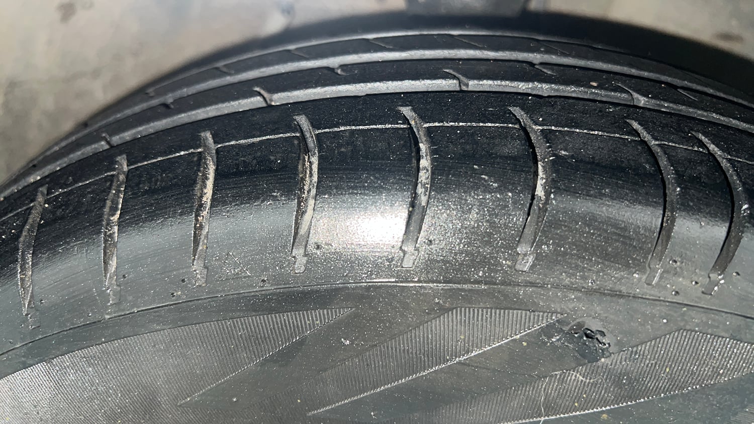 Used 2014 Hyundai i10 Magna 1.1 iRDE2 Petrol Manual tyres RIGHT FRONT TYRE TREAD VIEW