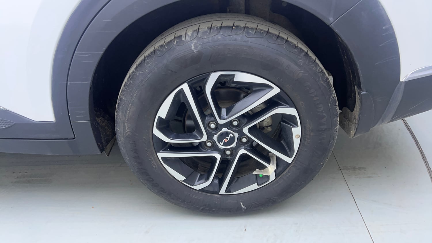 Used 2022 Kia Carens Prestige Plus 1.4 Petrol MT 7 STR Petrol Manual tyres LEFT REAR TYRE RIM VIEW