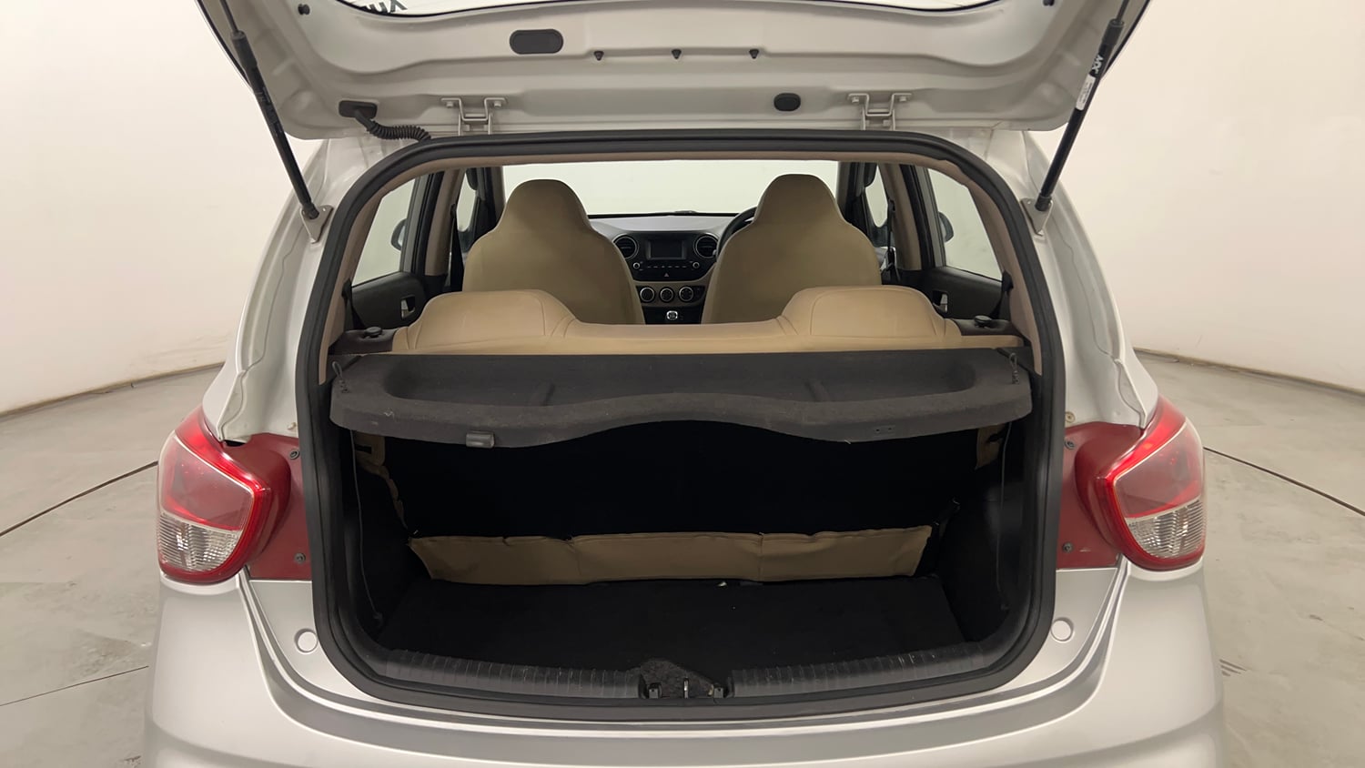 Used 2017 Hyundai Grand i10 Sportz 1.2 Kappa VTVT Petrol Manual interior DICKY INSIDE VIEW