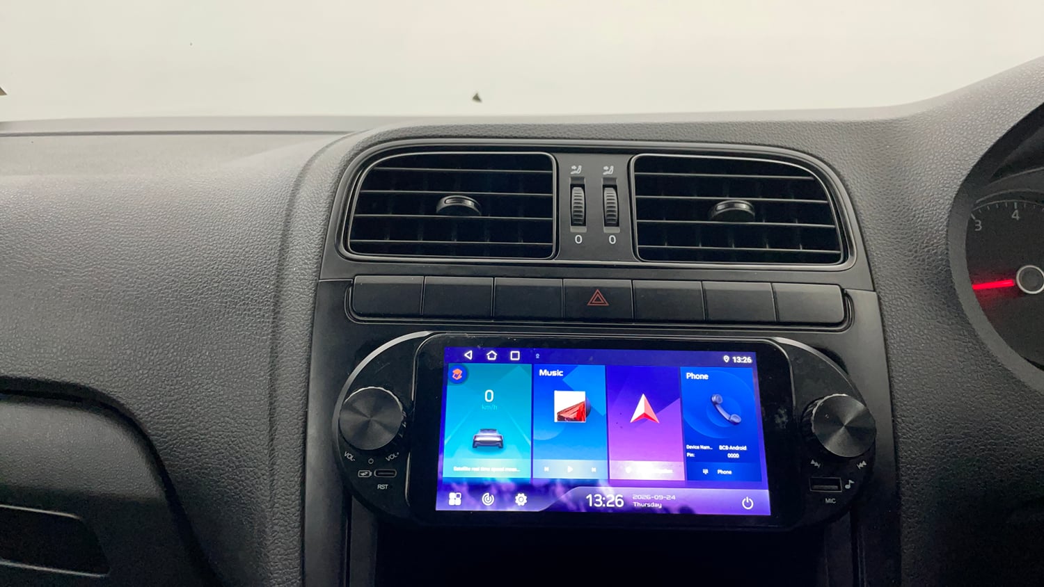 Used 2015 Volkswagen Polo Trendline 1.2L (P) Petrol Manual interior MUSIC SYSTEM & AC CONTROL VIEW
