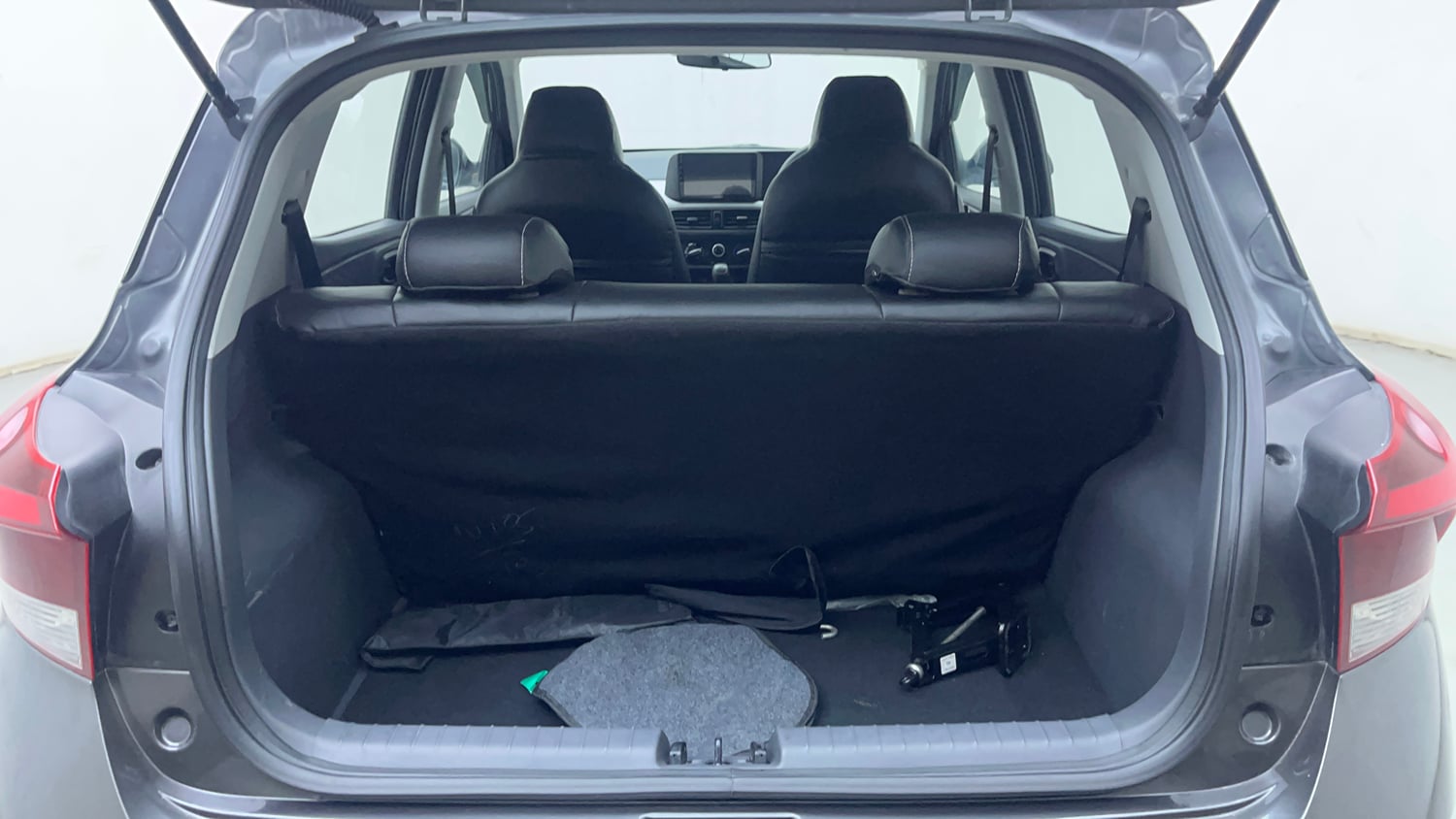 Used 2024 Hyundai Grand i10 Nios Magna 1.2 Kappa Petrol Manual interior DICKY INSIDE VIEW