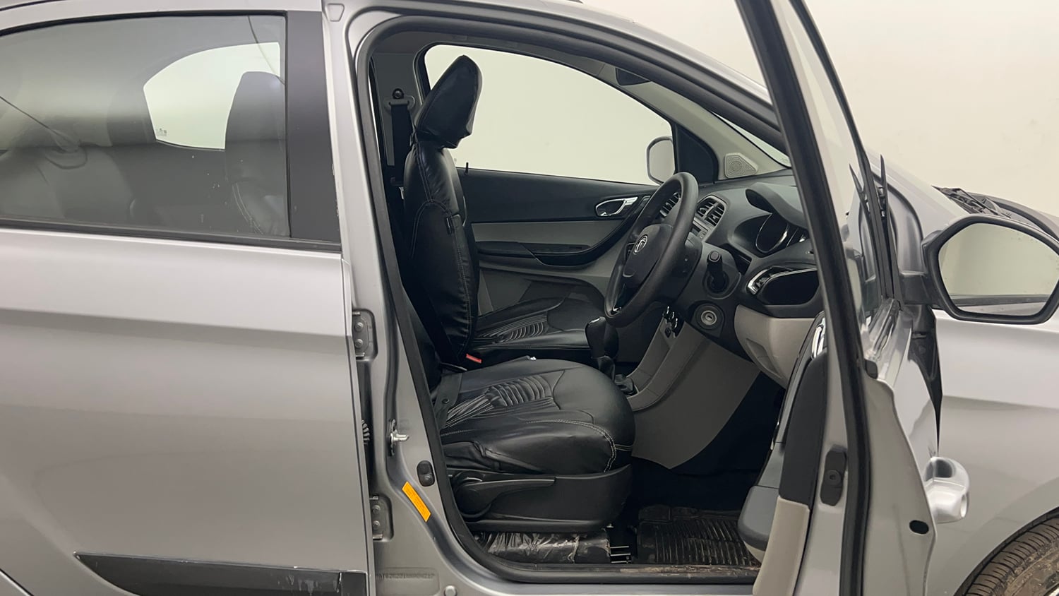Used 2019 Tata Tiago Revotron XZ Petrol Manual interior RIGHT SIDE FRONT DOOR CABIN VIEW