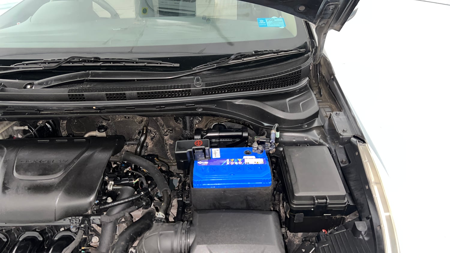 Used 2019 Hyundai Verna SX Plus 1.6 VTVT AT Petrol Automatic engine ENGINE LEFT SIDE HINGE & APRON VIEW