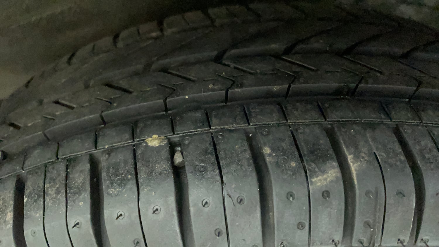 Used 2015 Maruti Suzuki Wagon R VXI Petrol Manual tyres LEFT REAR TYRE TREAD VIEW