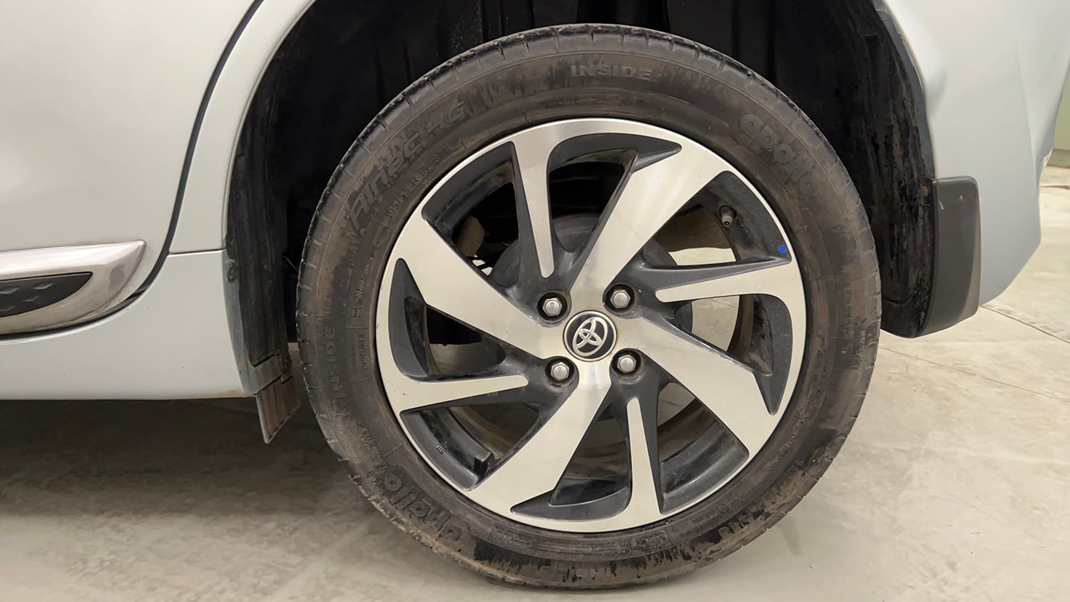 Used 2023 Toyota Glanza V AMT Petrol Automatic tyres LEFT REAR TYRE RIM VIEW