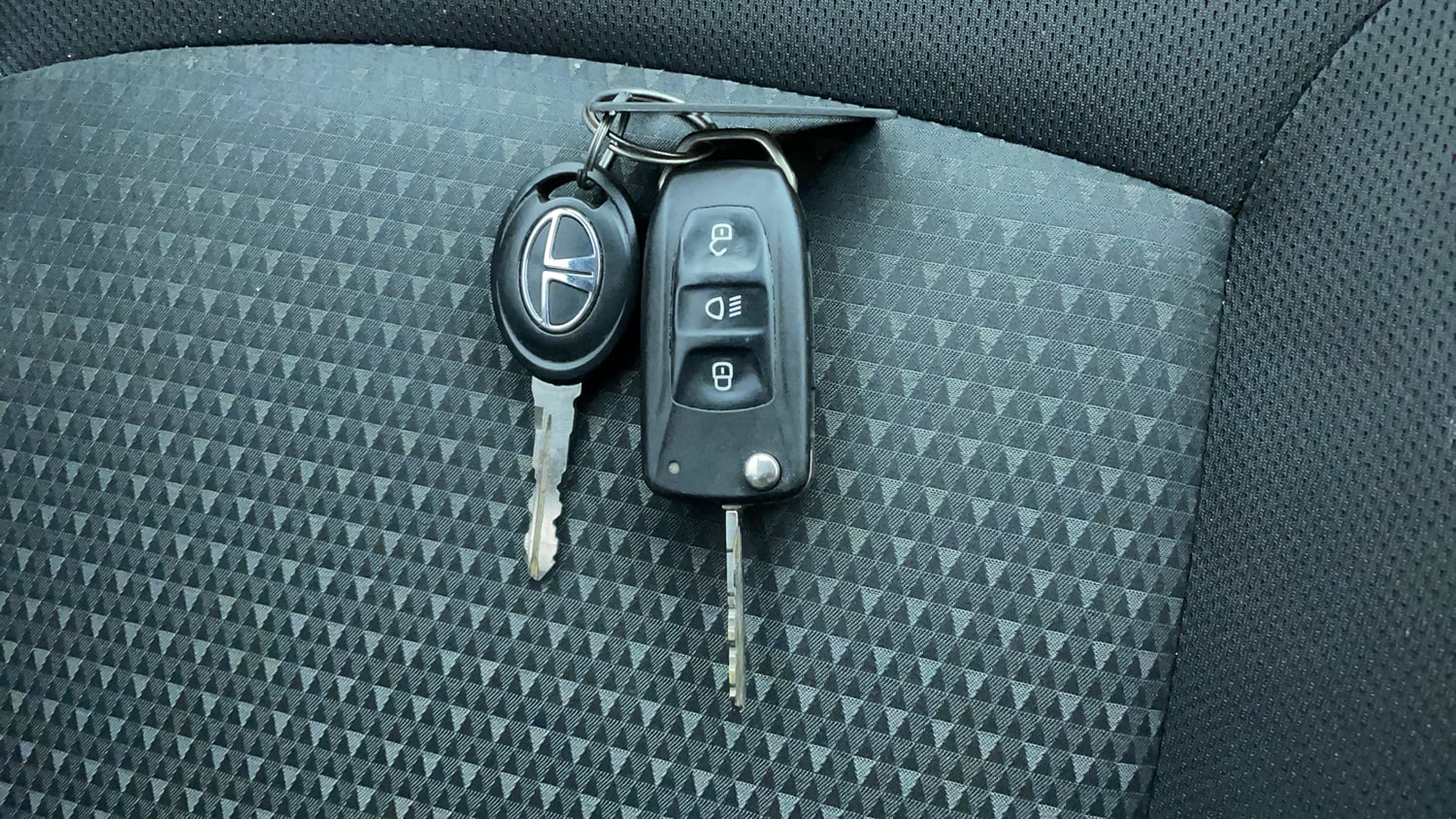 Used 2017 Tata Tiago Revotron XZ Petrol Manual extra CAR KEY VIEW