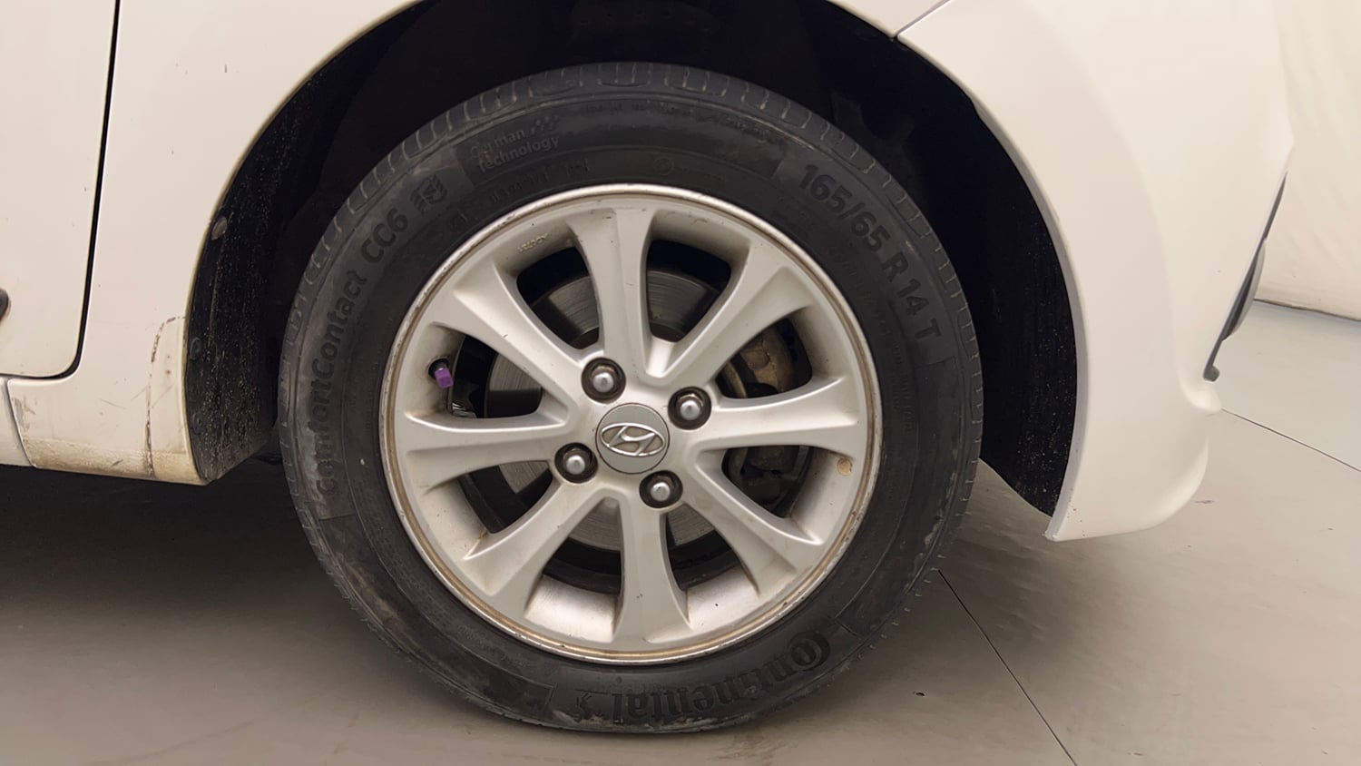 Used 2013 Hyundai Grand i10 Asta AT 1.2 Kappa VTVT Petrol Automatic tyres RIGHT FRONT TYRE RIM VIEW