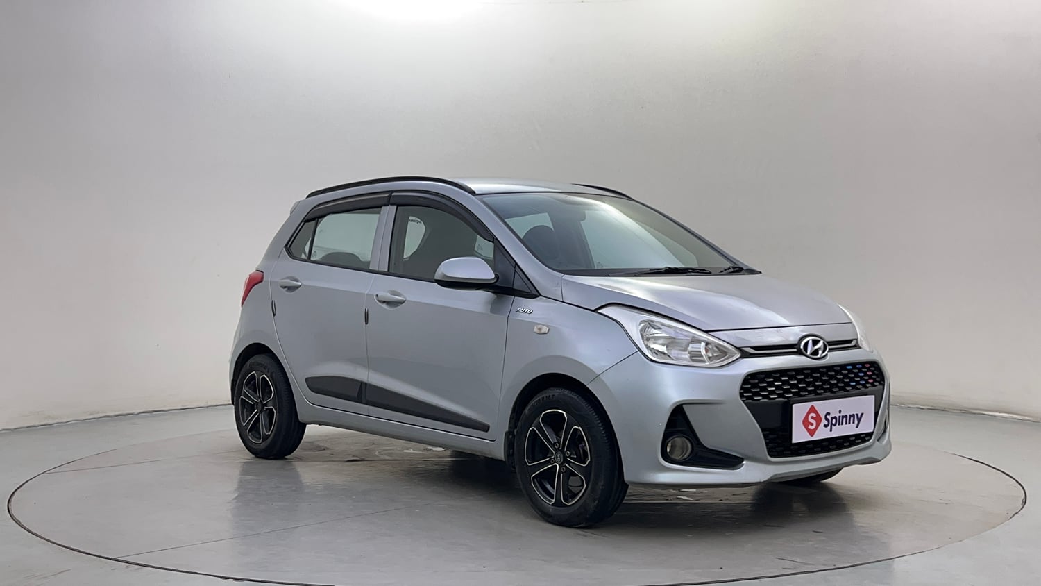 Used 2018 Hyundai Grand i10 Magna AT 1.2 Kappa VTVT Petrol Automatic exterior RIGHT FRONT CORNER VIEW