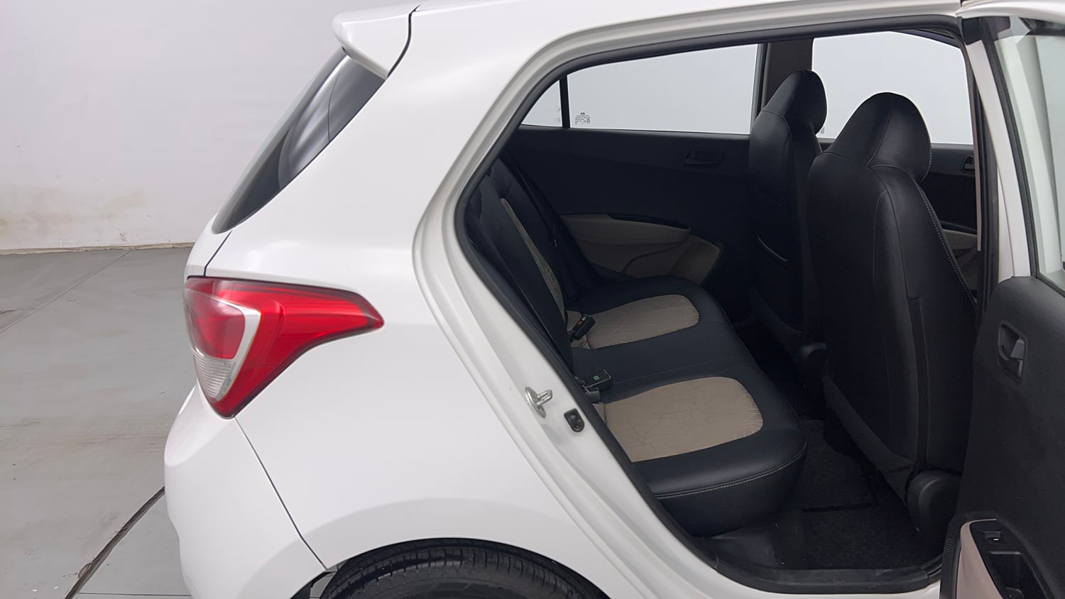 Used 2016 Hyundai Grand i10 Magna 1.2 Kappa VTVT Petrol Manual interior RIGHT SIDE REAR DOOR CABIN VIEW