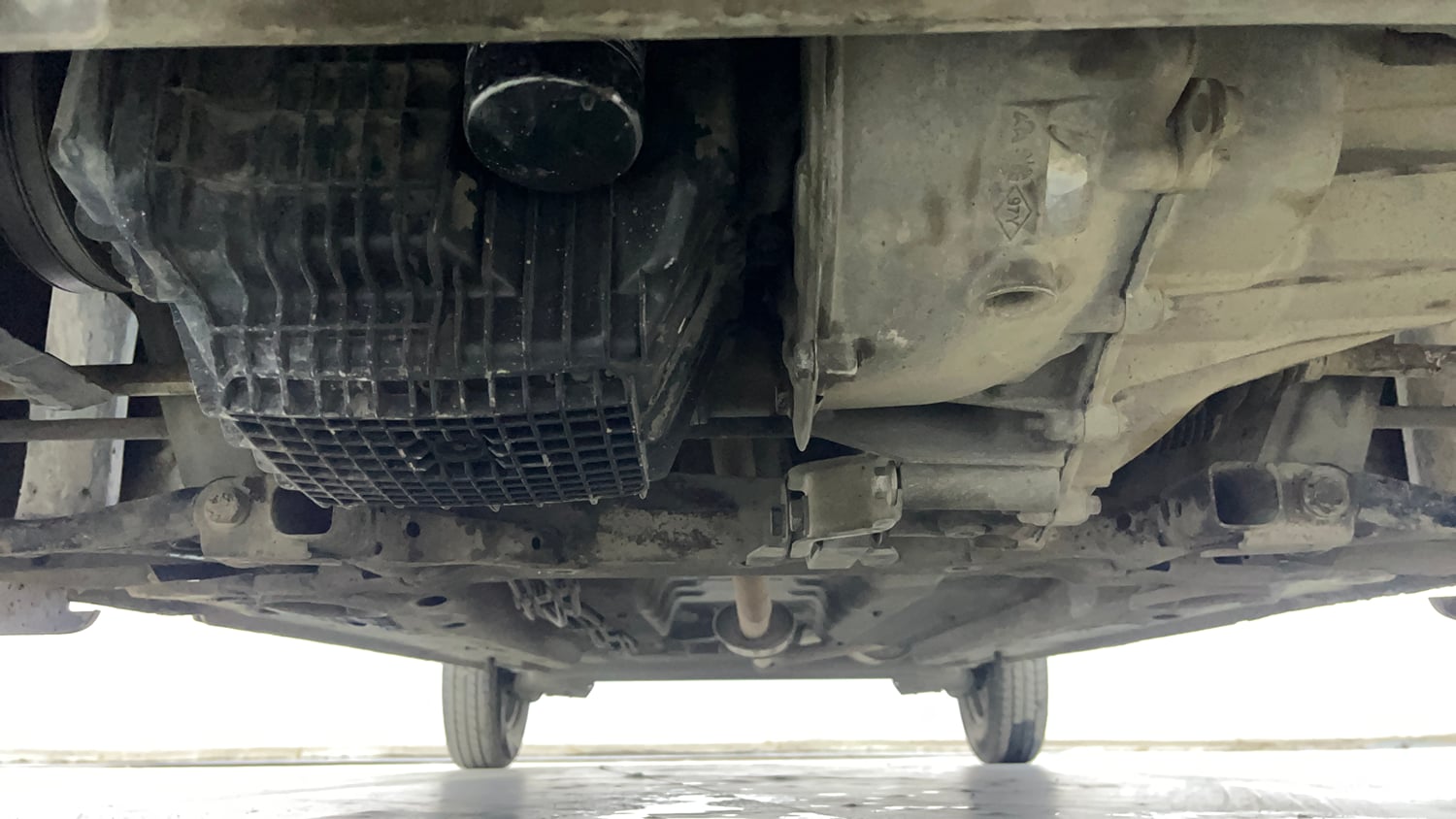 Used 2016 Renault Kwid RXT Petrol Manual extra FRONT LEFT UNDERBODY VIEW