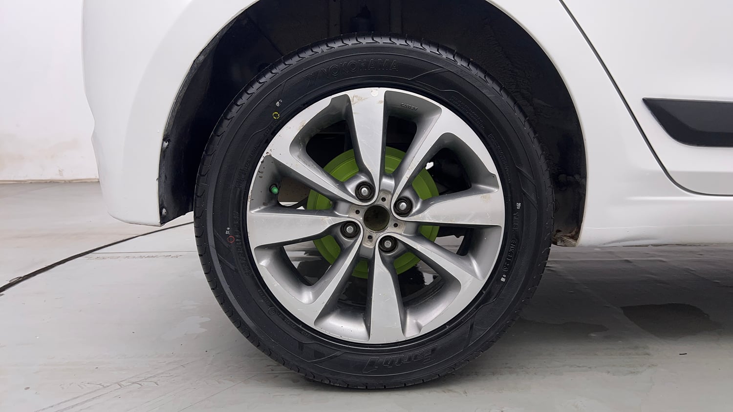 Used 2018 Hyundai Elite i20 Asta 1.4 CRDI (O) Diesel Manual tyres RIGHT REAR TYRE RIM VIEW