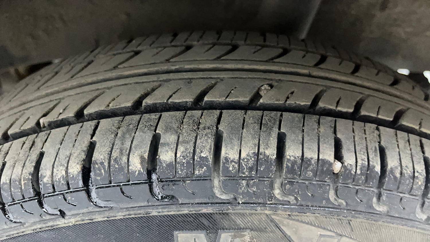Used 2016 Renault Kwid RXT Petrol Manual tyres LEFT REAR TYRE TREAD VIEW