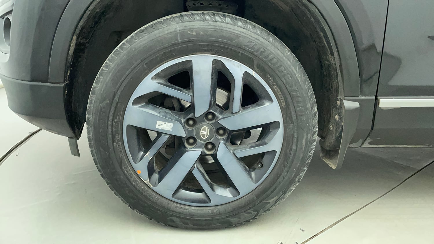 Used 2022 Tata Harrier XZA Plus Dark Edition Diesel Automatic tyres LEFT FRONT TYRE RIM VIEW