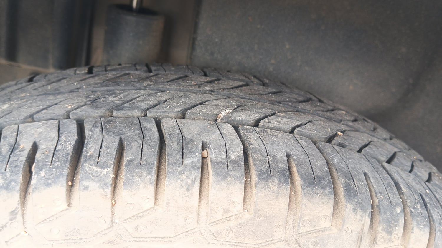 Used 2013 Maruti Suzuki Swift Dzire LXI Petrol Manual tyres RIGHT REAR TYRE TREAD VIEW
