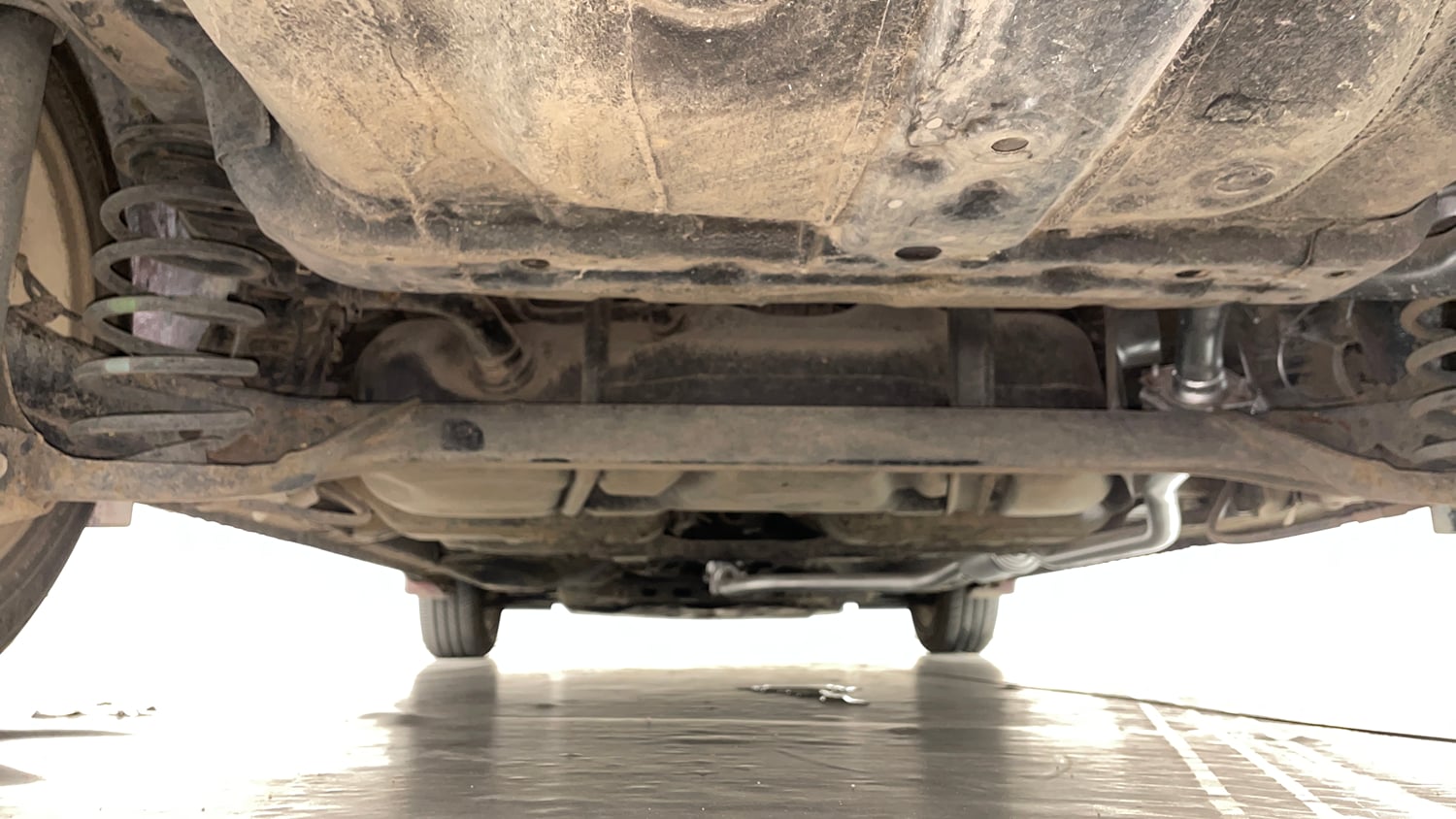 Used 2016 Honda City VX (O) MT Petrol Manual extra REAR UNDERBODY VIEW (TAKEN FROM REAR)