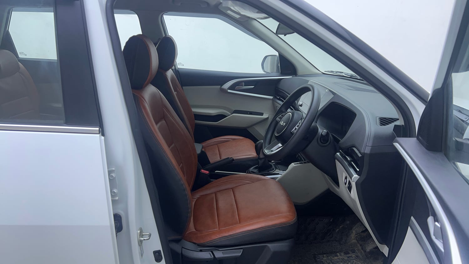 Used 2022 Kia Carens Prestige Plus 1.4 Petrol MT 7 STR Petrol Manual interior RIGHT SIDE FRONT DOOR CABIN VIEW