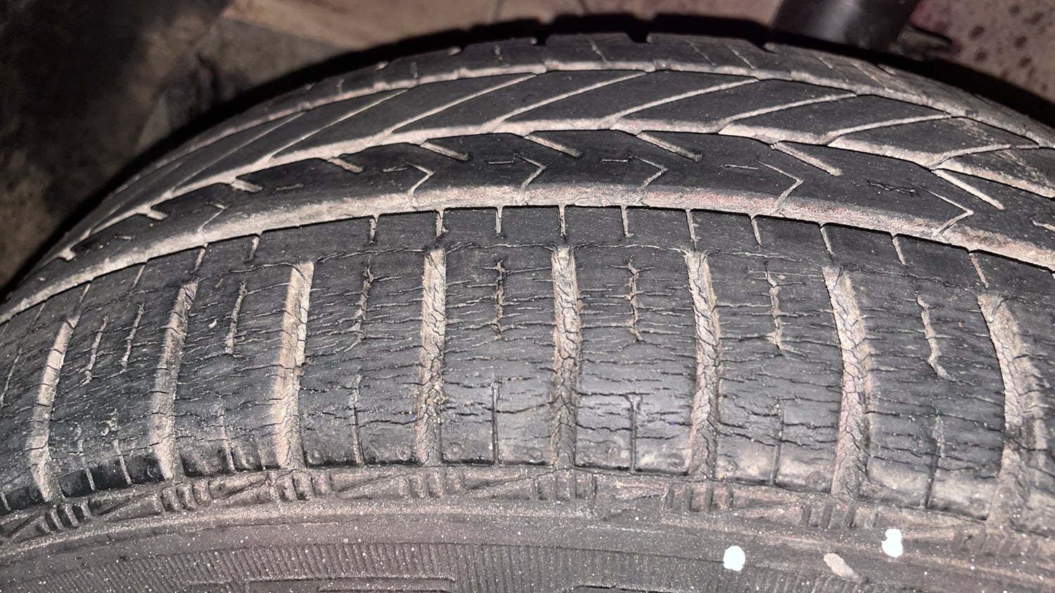 Used 2016 Hyundai Grand i10 Asta AT 1.2 Kappa VTVT Petrol Automatic tyres LEFT FRONT TYRE TREAD VIEW