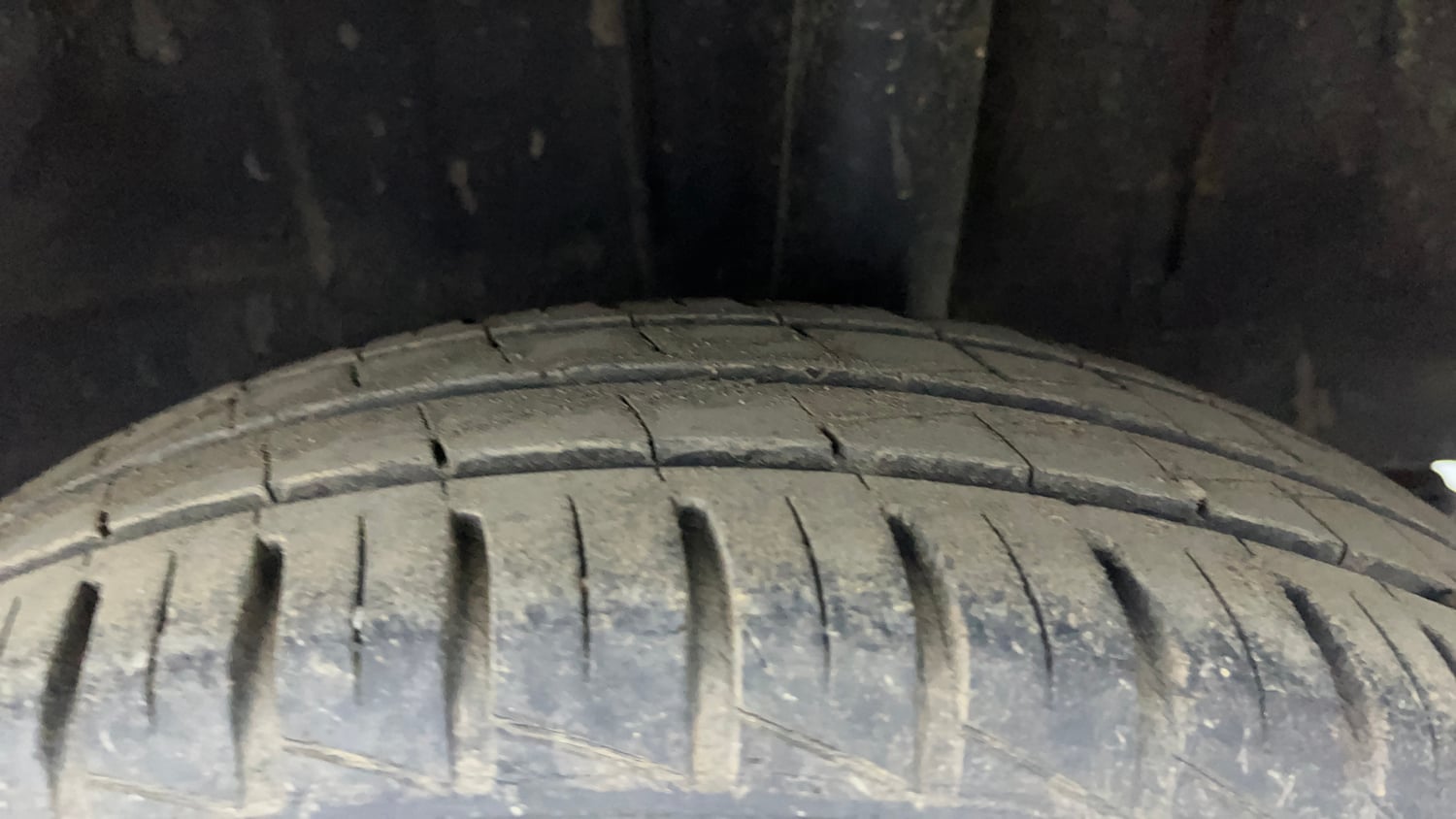 Used 2020 Renault Kwid RXT 1.0 Opt Petrol Manual tyres LEFT REAR TYRE TREAD VIEW