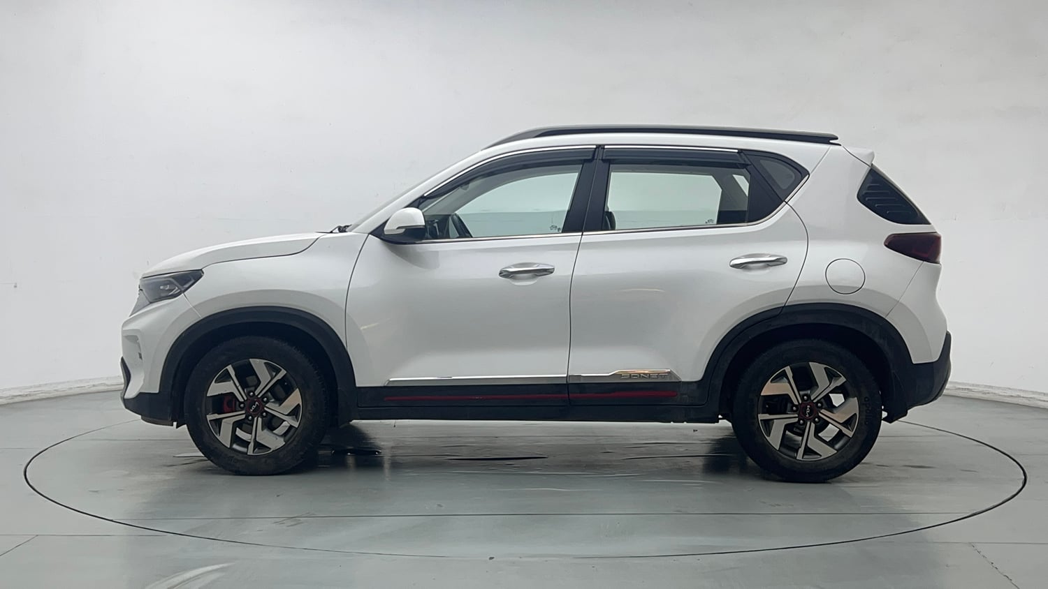 Used 2022 Kia Sonet GTX Plus 1.5 AT Diesel Automatic exterior LEFT SIDE VIEW