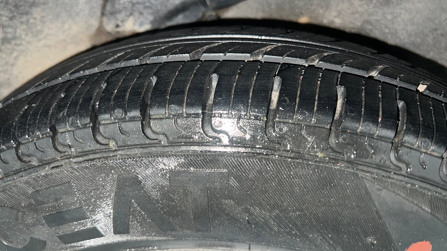 Used 2014 Hyundai i10 Magna 1.1 iRDE2 Petrol Manual tyres LEFT REAR TYRE TREAD VIEW