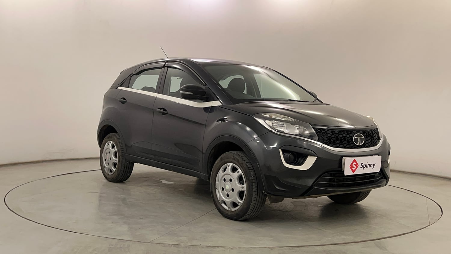 Used 2019 Tata Nexon XM Petrol Manual exterior RIGHT FRONT CORNER VIEW