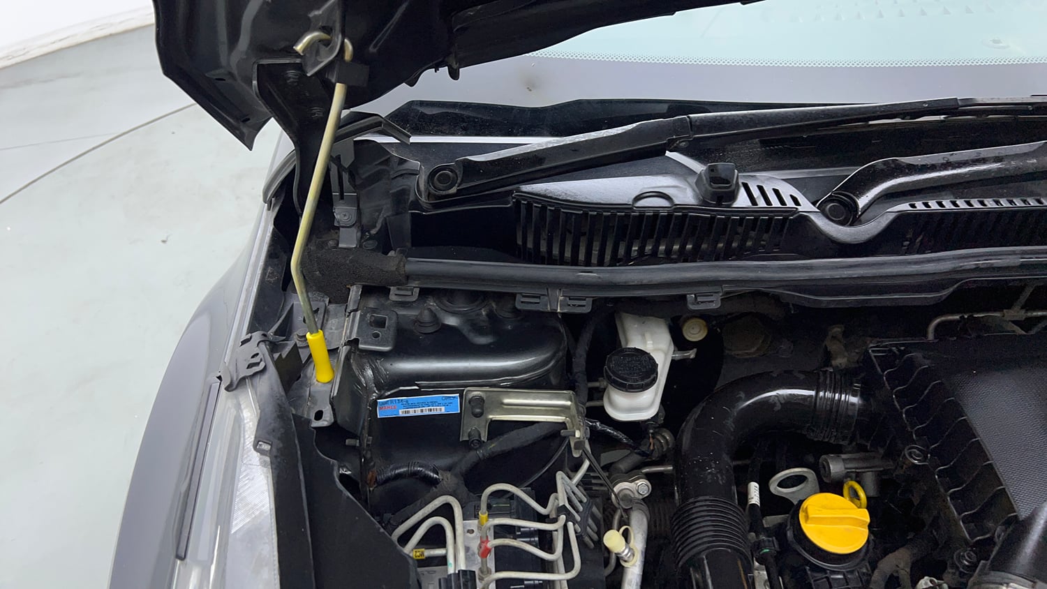 Used 2021 Tata Nexon XZA Plus Petrol Automatic engine ENGINE RIGHT SIDE HINGE & APRON VIEW
