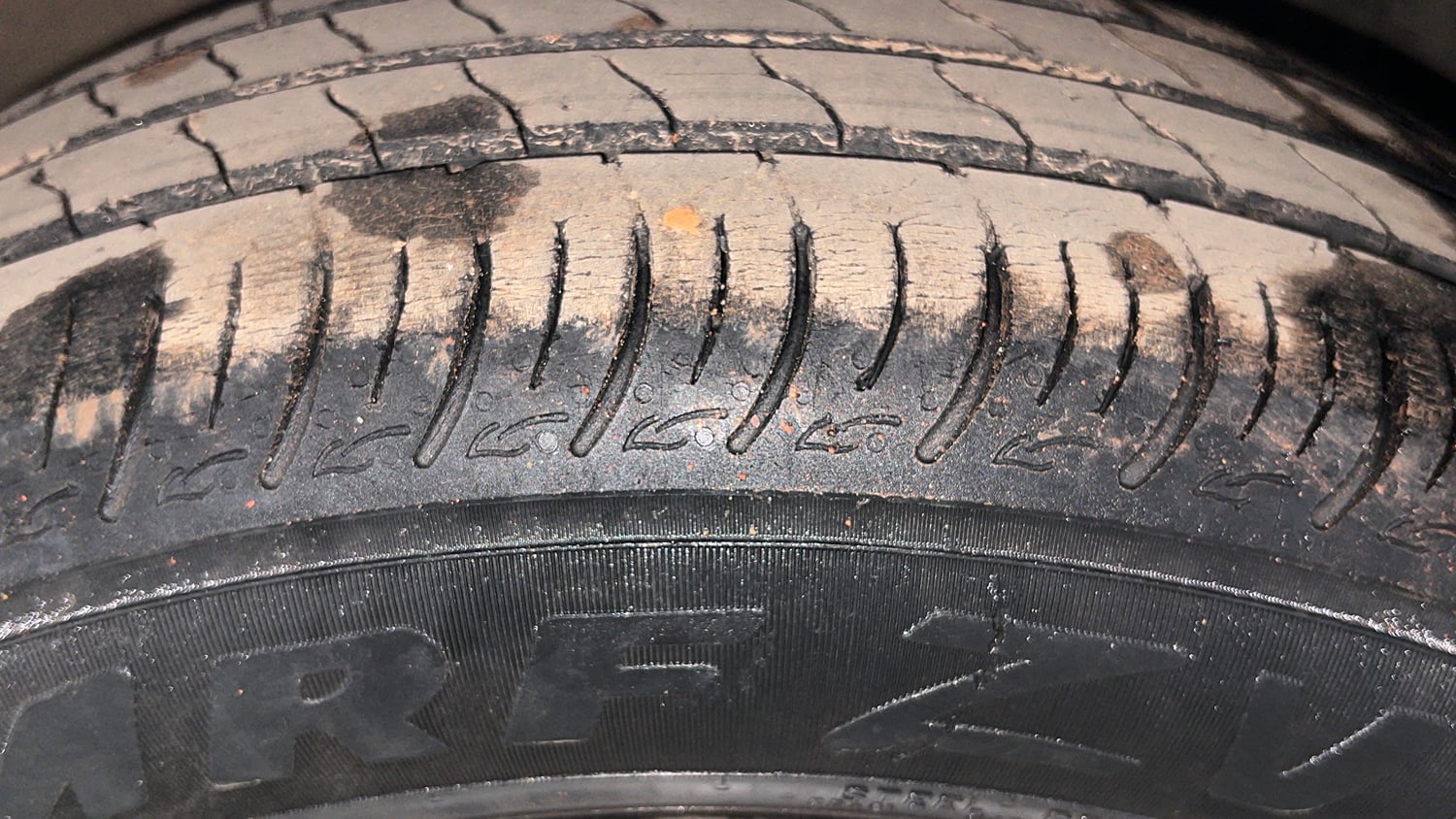 Used 2021 Maruti Suzuki Baleno Delta Petrol Manual tyres LEFT FRONT TYRE TREAD VIEW