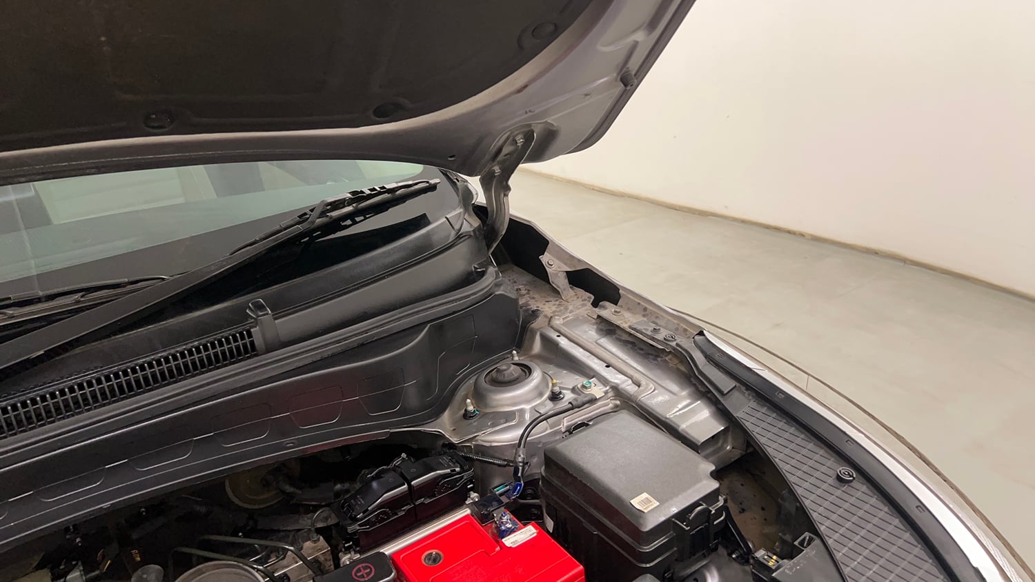 Used 2020 Kia Seltos GTX Plus AT 1.5 Diesel Diesel Automatic engine ENGINE LEFT SIDE HINGE & APRON VIEW