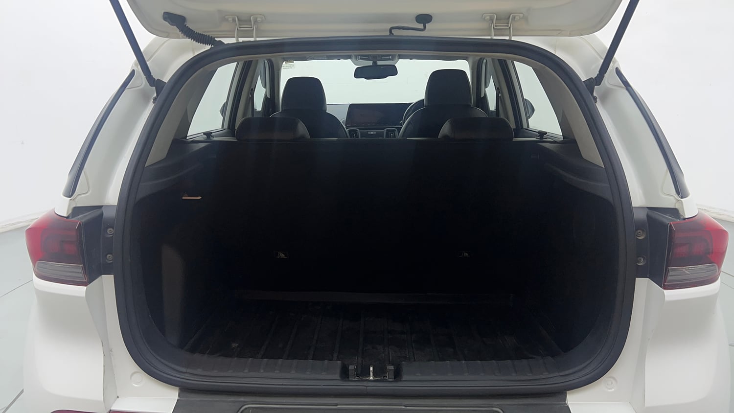 Used 2022 Kia Sonet GTX Plus 1.5 AT Diesel Automatic interior DICKY INSIDE VIEW