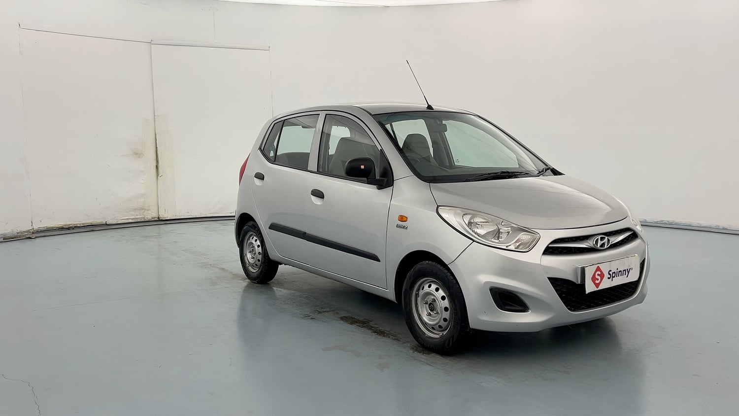 Used 2014 Hyundai i10 Magna 1.1 iRDE2 Petrol Manual exterior RIGHT FRONT CORNER VIEW