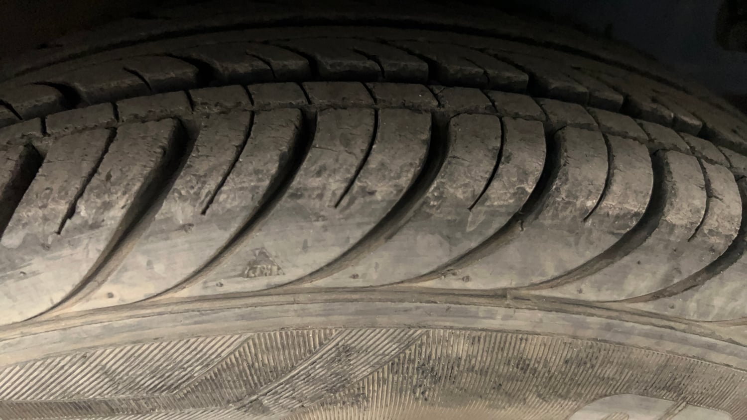 Used 2017 hyundai Eon Magna+ (O) Petrol Manual tyres RIGHT FRONT TYRE TREAD VIEW