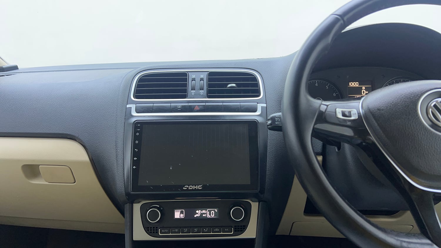 Used 2016 Volkswagen Polo Highline1.2L (P) Petrol Manual interior MUSIC SYSTEM & AC CONTROL VIEW