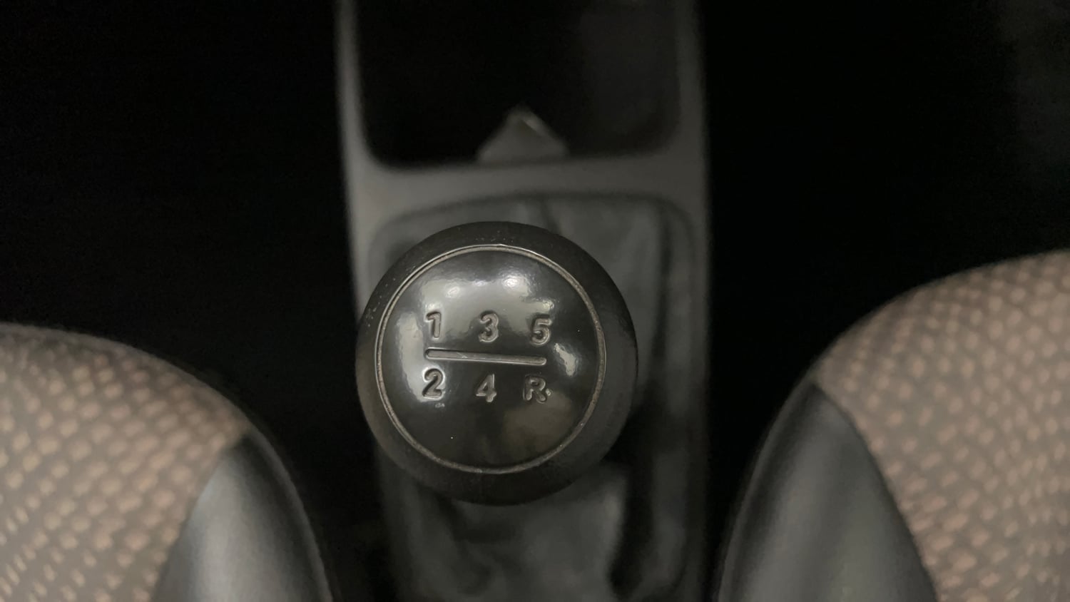 Used 2017 hyundai Eon Magna+ (O) Petrol Manual interior GEAR  KNOB VIEW