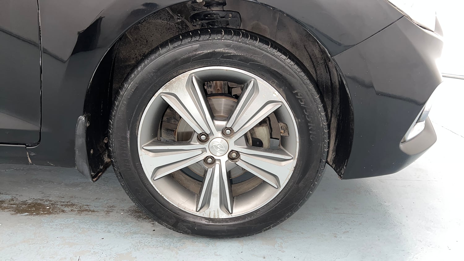 Used 2019 Hyundai Verna SX Plus 1.6 VTVT AT Petrol Automatic tyres RIGHT FRONT TYRE RIM VIEW