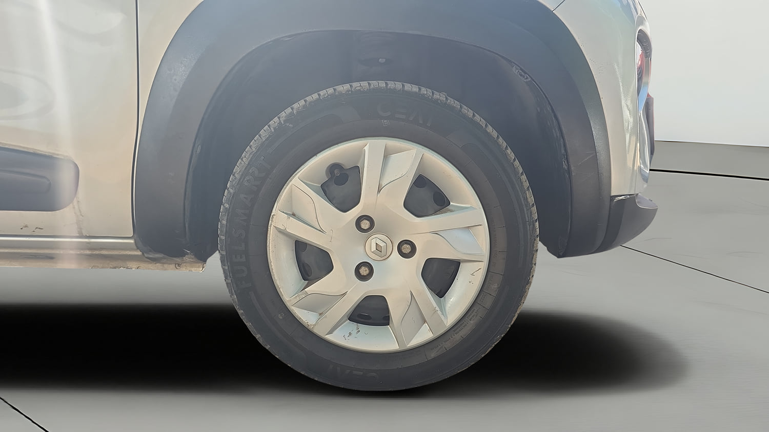 Used 2022 Renault Kwid RXL (O) 0.8 Petrol Manual tyres RIGHT FRONT TYRE RIM VIEW