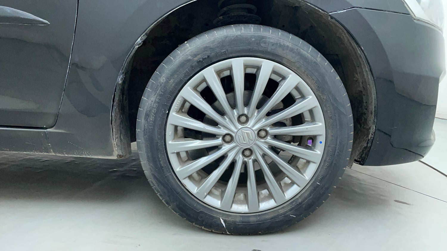 Used 2016 Maruti Suzuki Ciaz ZXi Petrol Manual tyres RIGHT FRONT TYRE RIM VIEW