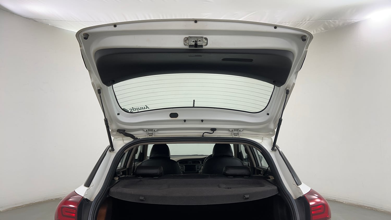 Used 2019 Hyundai Elite i20 Asta 1.2 (O) Petrol Manual interior DICKY DOOR OPEN VIEW