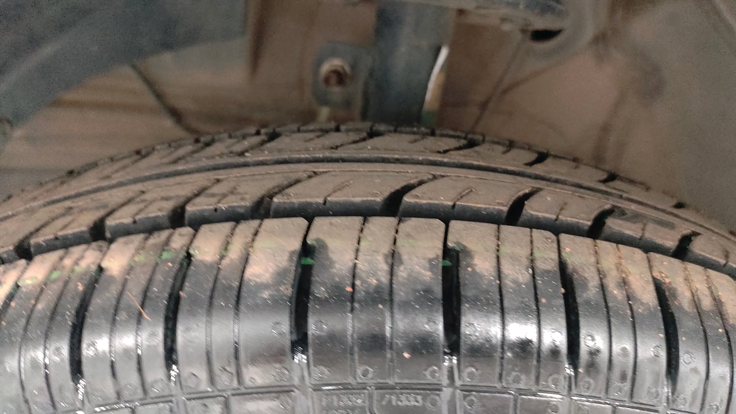 Used 2022 Maruti Suzuki Swift VXi Petrol Manual tyres LEFT FRONT TYRE TREAD VIEW