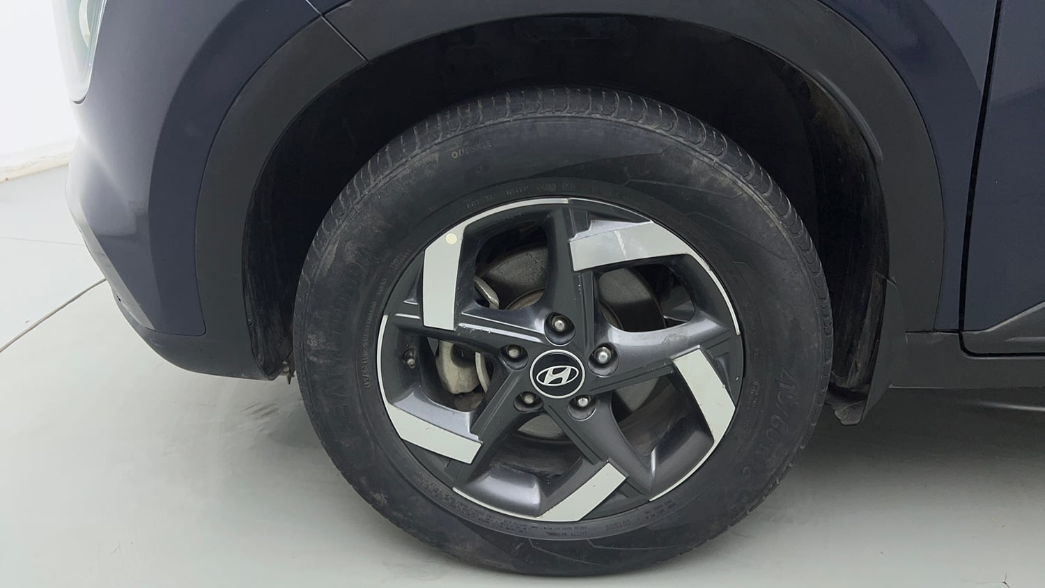 Used 2020 Hyundai Venue SX 1.4 CRDi Diesel Manual tyres LEFT FRONT TYRE RIM VIEW