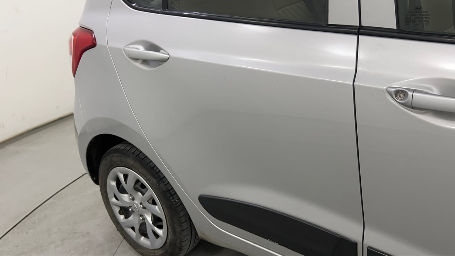 Used 2017 Hyundai Grand i10 Sportz 1.2 Kappa VTVT Petrol Manual dents MINOR SCRATCH