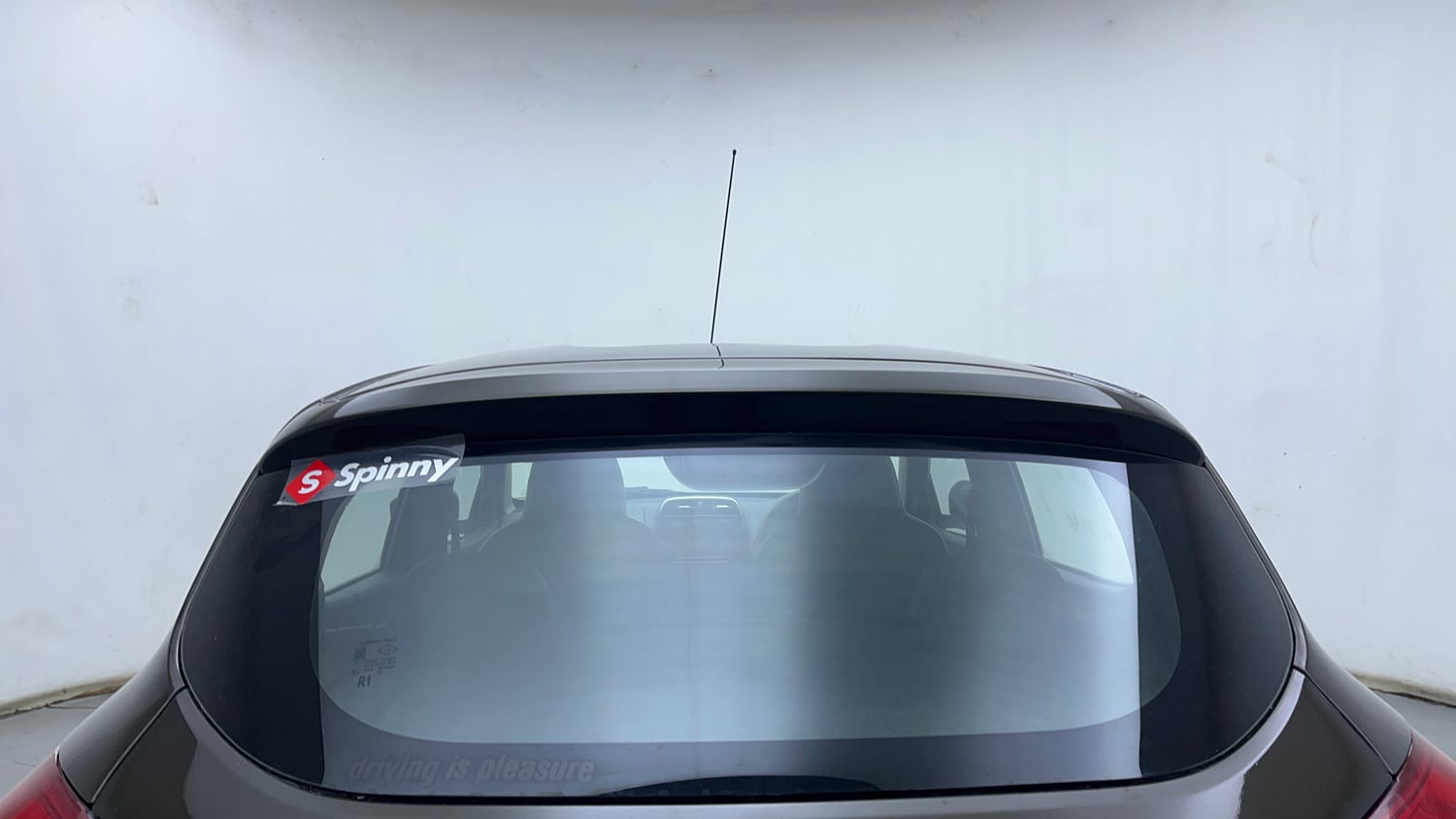Used 2016 Renault Kwid RXT Petrol Manual exterior BACK WINDSHIELD VIEW