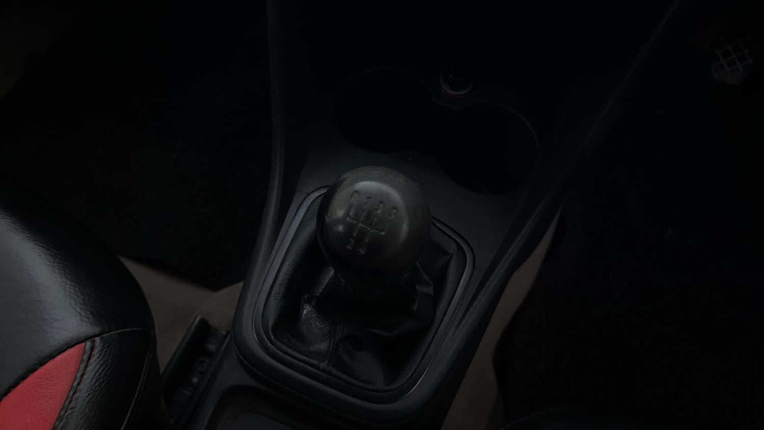 Used 2013 Volkswagen Polo Comfortline 1.2L (P) Petrol Manual interior GEAR  KNOB VIEW