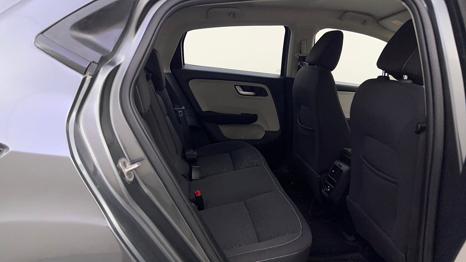 Used 2021 Tata Altroz XZ Petrol Petrol Manual interior RIGHT SIDE REAR DOOR CABIN VIEW