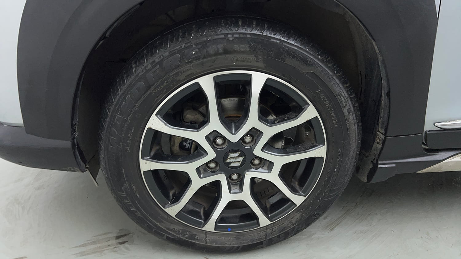 Used 2023 Maruti Suzuki XL6 Zeta AT Petrol Petrol Automatic tyres LEFT FRONT TYRE RIM VIEW