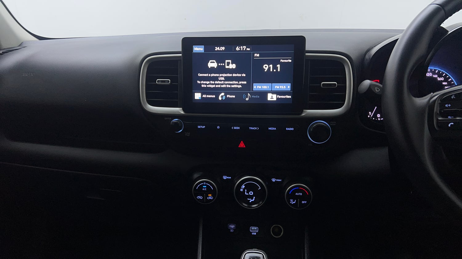 Used 2020 Hyundai Venue SX 1.4 CRDi Diesel Manual interior MUSIC SYSTEM & AC CONTROL VIEW