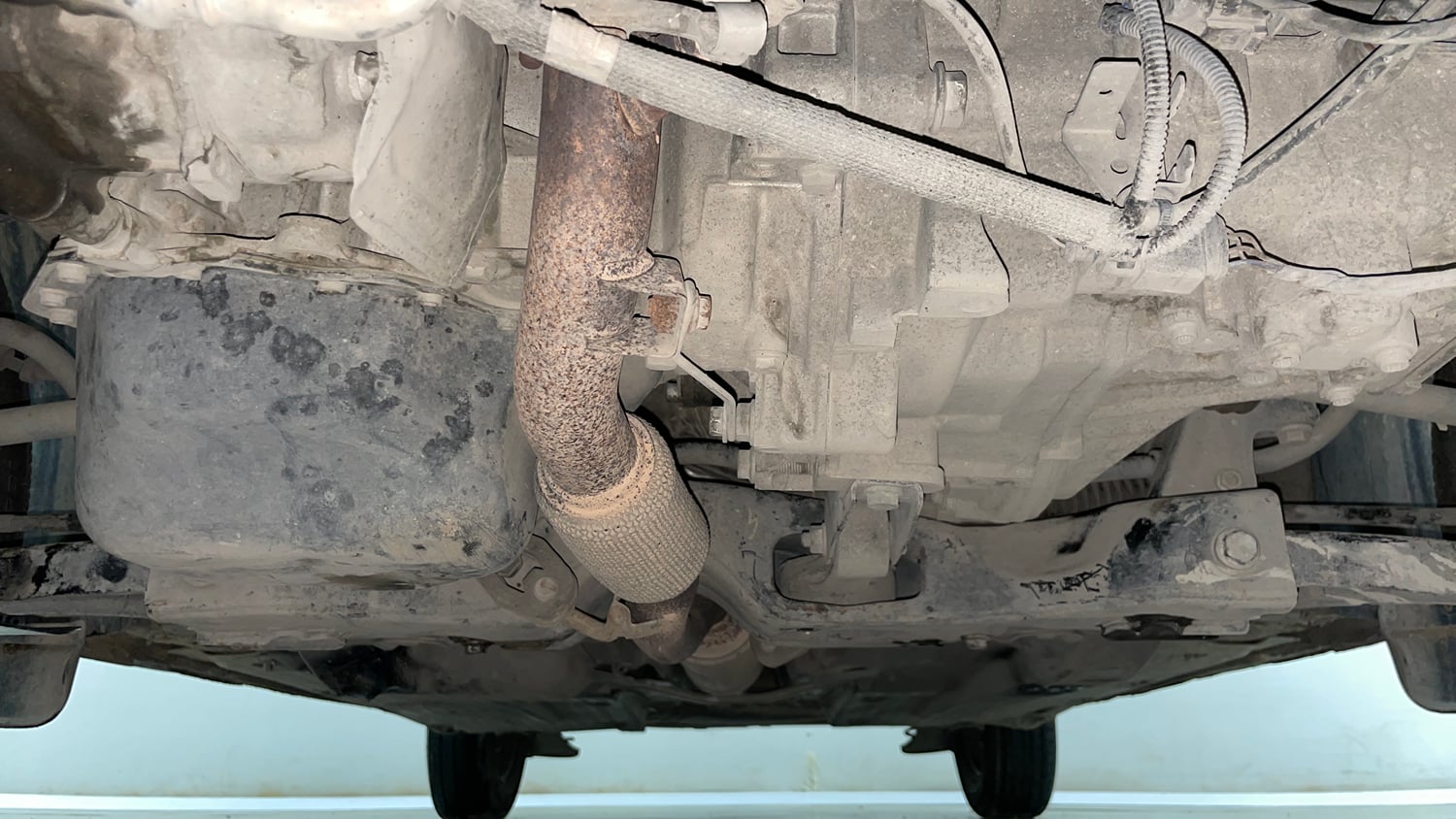 Used 2015 Volkswagen Polo Trendline 1.2L (P) Petrol Manual extra FRONT LEFT UNDERBODY VIEW