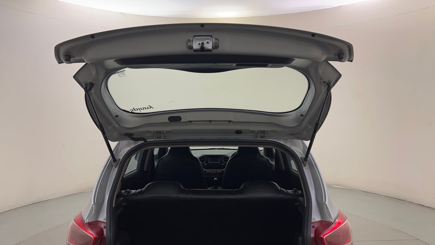 Used 2018 Hyundai Grand i10 Magna AT 1.2 Kappa VTVT Petrol Automatic interior DICKY DOOR OPEN VIEW